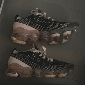 Nike Air VaporMax Black and Light Pink Sneakers — 6.5